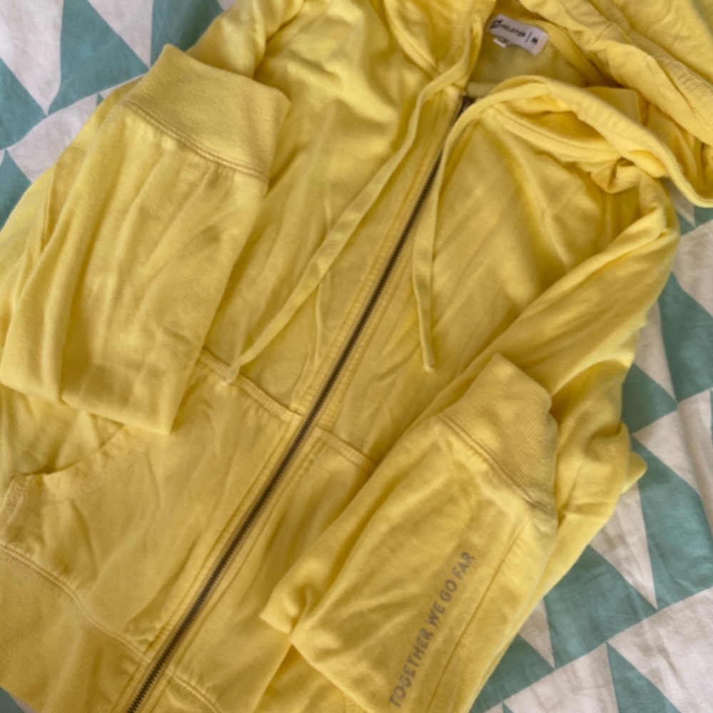 Yellow Peloton hoodie M white design